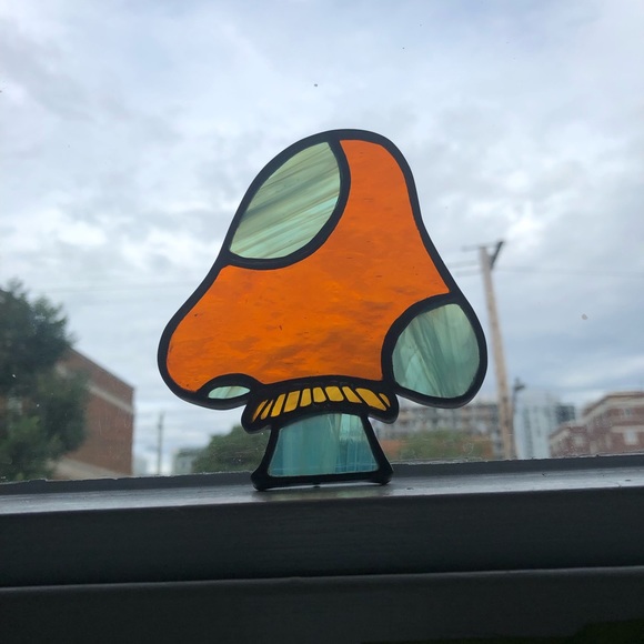 Stained glass mushroom - Picture 1 of 1